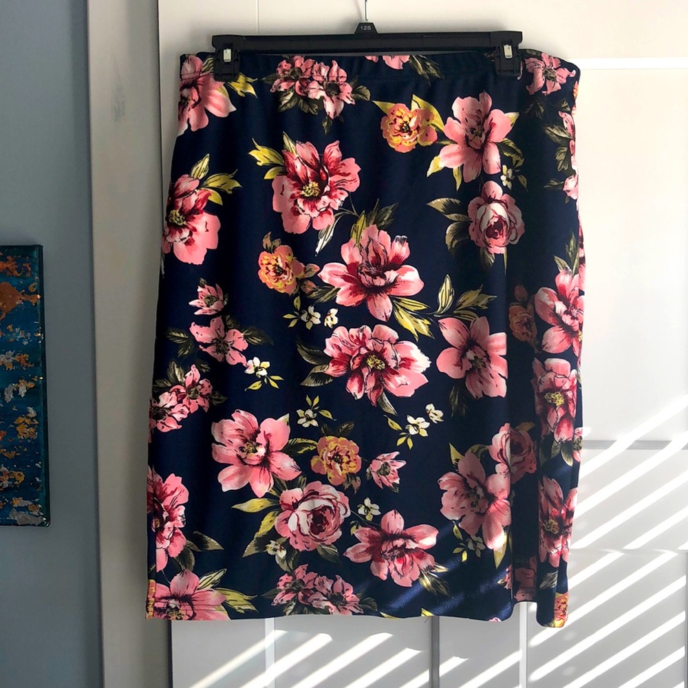 Plus size navy floral pencil skirt